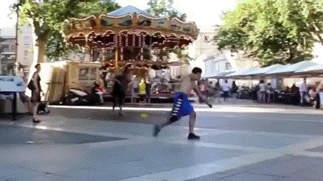 GIF: Ono što ovaj čovjek radi je nevjerojatno!