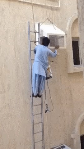 Najhrabriji serviser klima uređaja na svijetu: Ovaj posao vjerojatno ne biste radili ni za ministarsku plaću