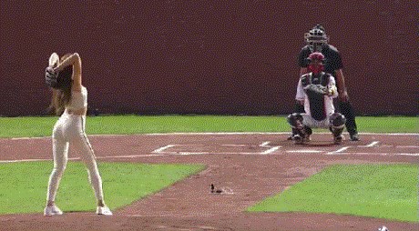 GIF: Evo zbog čega ženski baseball nije popularan čak ni u Americi