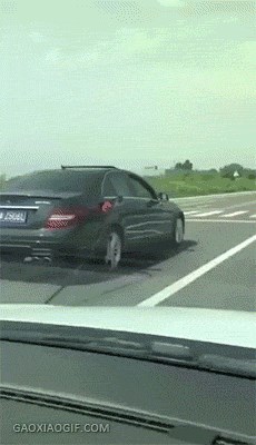 Ova žena nije imala pojma zbog čega je ostali vozači čudno gledaju