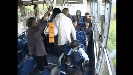 Poruka za sve one koji svoje mjesto u tramvaju i busu ne žele prepustiti starijoj osobi