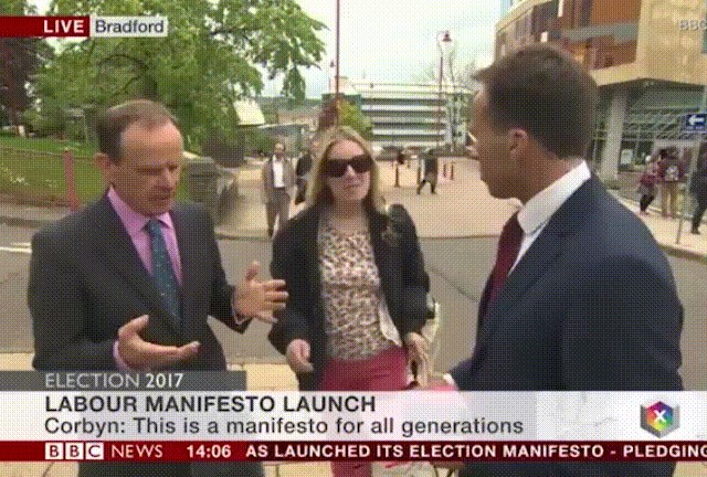 Slučajna prolaznica se pridružila ozbiljnom intervjuu i trolala pred kamerom