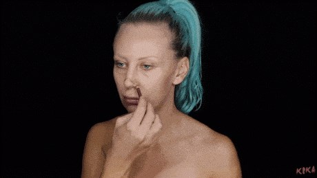 Maska možda izgleda jezivo, ali morate priznati da je ova vizažistica prava umjetnica!