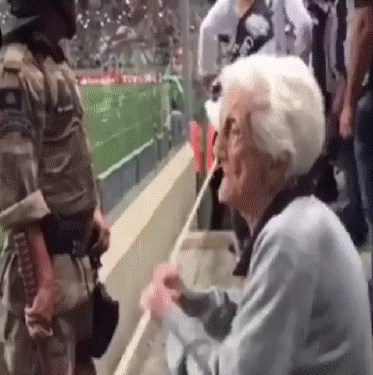 Najstrasvenija navijačica im je... bakica!