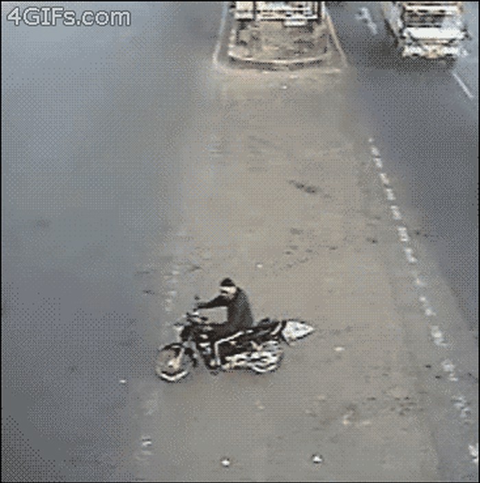 GIF: Kako objasniti ovaj auto?