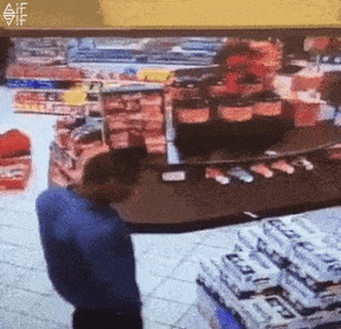 Čovjek je htio ukrasti i pobjeći, no prodavač je bio iskusniji