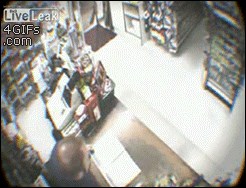 GIF: Totalna panika, tigar ušao u dućan