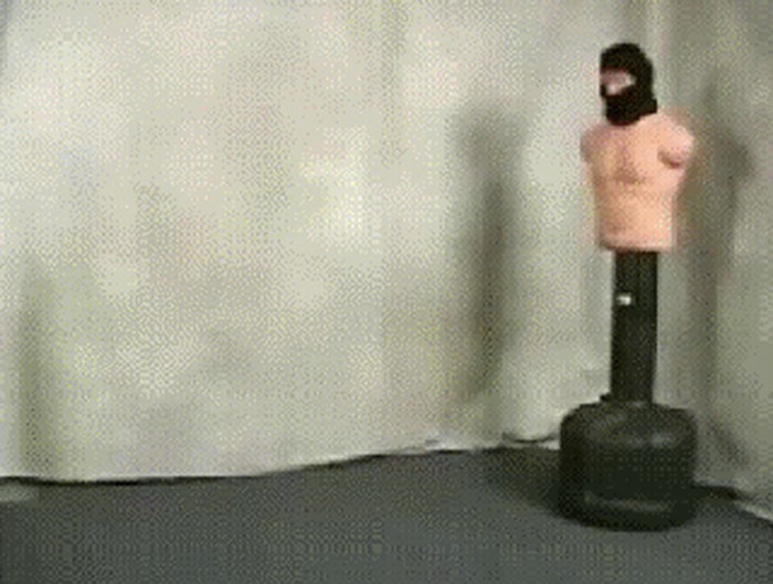 GIF: Ljuti borac izveo nemogući "high kick"