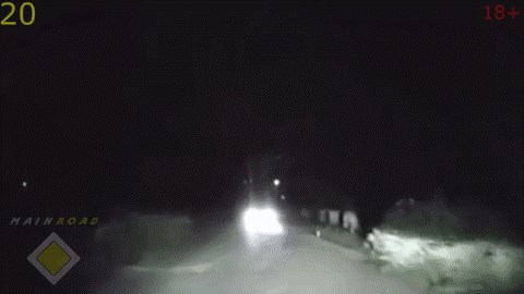 GIF: Izbjegao prometnu, uništio seks