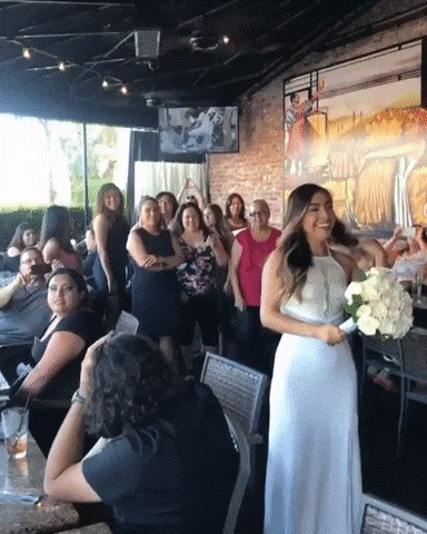 Neuspjelo bacanje buketa: Umjesto cvijeća dobile veliko razočaranje 