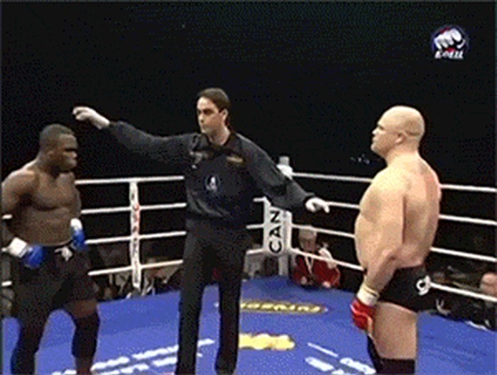 GIF: Naučio ga da se ne bahati bez pokrića