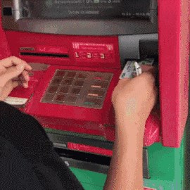 NAJTUŽNIJA PLJAČKA IKAD Lopov mu prišao s leđa, izvadio nož, a onda se žrtva rasplakala