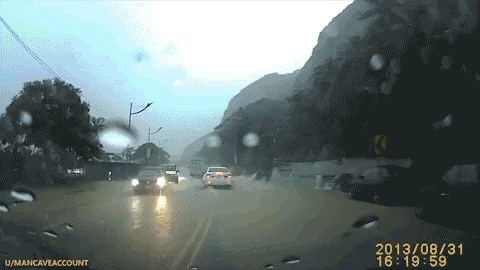 GIF Ovaj je čovjek izbjegao katastrofu za dlaku