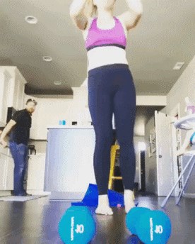 GIF Htio se našaliti s njezinim vježbanjem, a onda je dobio svoje