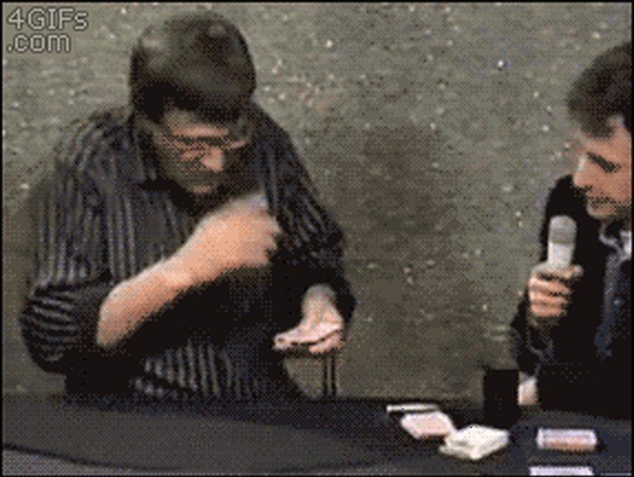 GIF: Nevjerojatan trik s kartama!