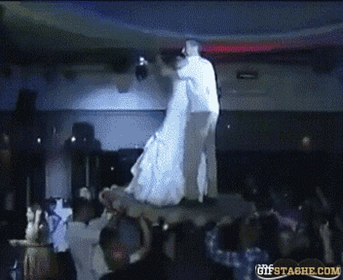 Je li ovo najgluplje vjenčanje ikad? Pogledajte što im se dogodilo na plesu!