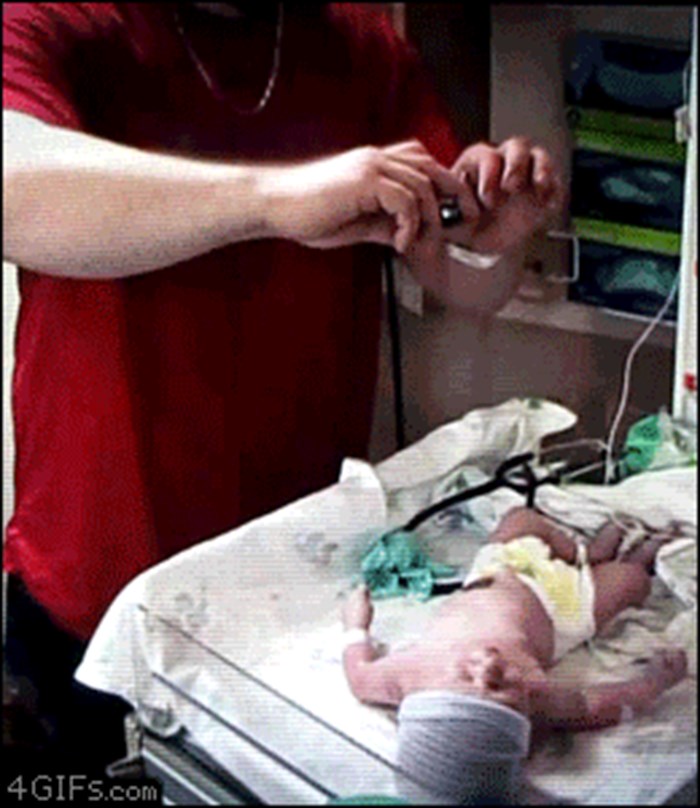 Odmah nakon rođenja bebe, mladi tata je napravio prvu pogrešku