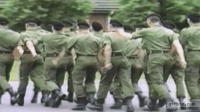 GIF: Jao onom čija je ovo vojska