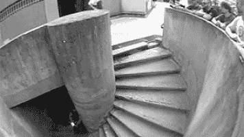 GIF Mladić je na biciklu izveo nevjerojatan trik