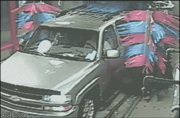 Muškarac je auto prao u automatskoj praonici i napravio neviđenu glupost