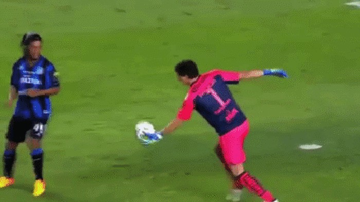 Ljubitelji nogometa, je li ovaj gol regularan?