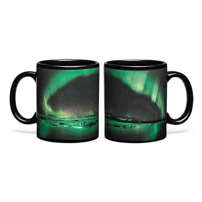 GIF: Toplinski osjetljiva šalica stvara sliku Aurore Borealis u dodiru s kavom!