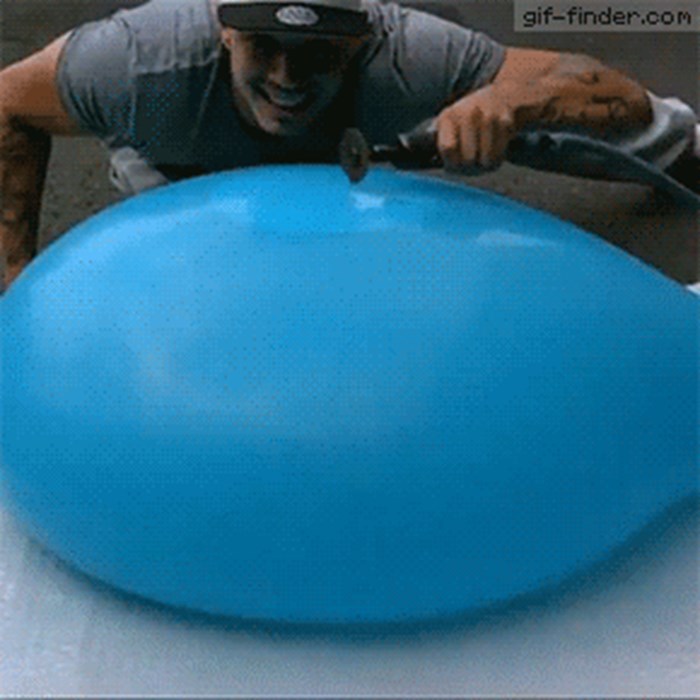 GIF Evo što se dogodi kada probušite ogromni balon