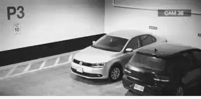 GIF: Tko kaže da nema parkinga!