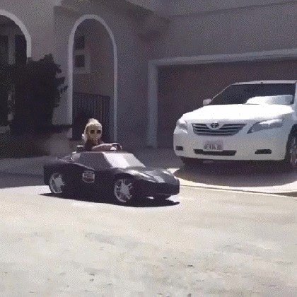 GIF: Tko to laže da žene ne znaju voziti?