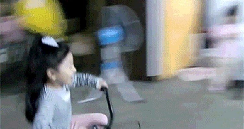 Klinka je sjela na bicikl i zadivila sve prisutne, pogledajte što je izvela