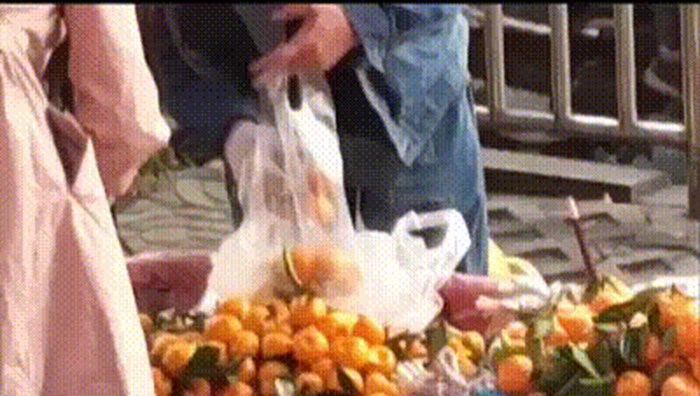 Što se dogodi svaki put kad na tržnici pitamo prodavača smijemo li samo izabrati voće