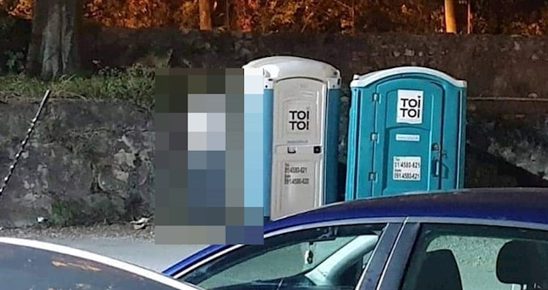 Prolaznik je u blizini mobilnih WC kabina slikao čudan prizor koji ga je nasmijao