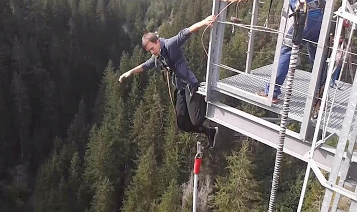 Mladić je požalio što je uopće krenuo na bungee jumping, ostali su snimili njegovu kritičnu reakciju
