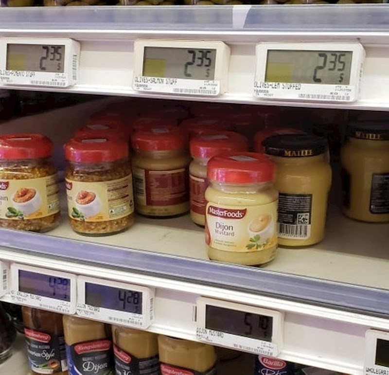 Trgovine imaju digitalne oznake za cijene.