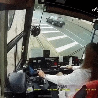 Ni vozačima tramvaja nije lako, pogledajte kakve im se stvari događaju na poslu