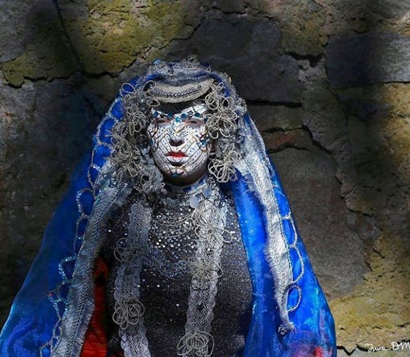 Mladenke iz regije Gora lice šminkaju na poseban način koji im treba donijeti sreću.