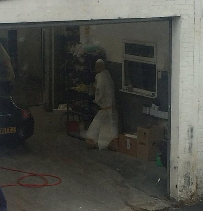 "Ova plastična folija u garaži izgleda kao papa!"