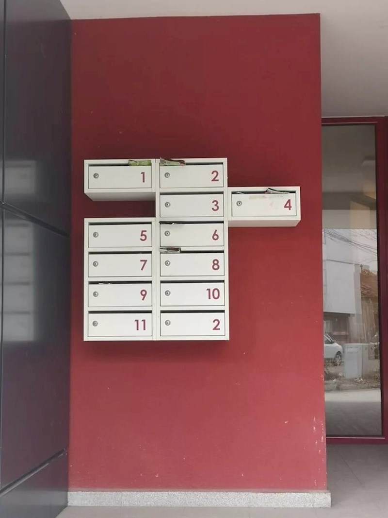 Vrištimo u sebi. Zaštoooo?