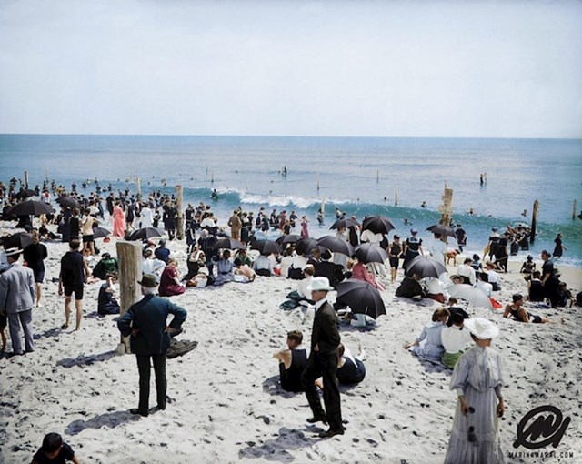 Obala Jerseyja 1905. kada su suncobrani bili obični kišobrani i kad su muškarci šetali plažom u odijelima.