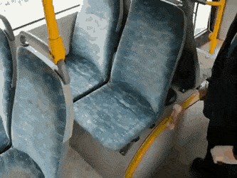 Snimka koja će vas neugodno iznenaditi: Evo na čemu zapravo sjedite dok se vozite javnim prijevozom