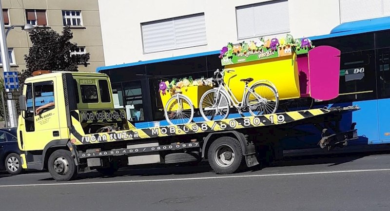 Netko je slikao zanimljiv prizor na cesti: "Zdravoljupci nisu platili parking?!"