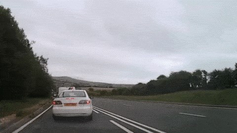 Nevjerojatno glup potez vozača umalo uzrokovao tešku prometnu nesreću, evo što je učinio