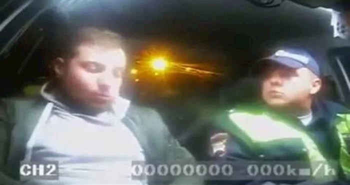 Pogledajte što je ovaj pijani vozač učinio kad ga je zaustavila policija