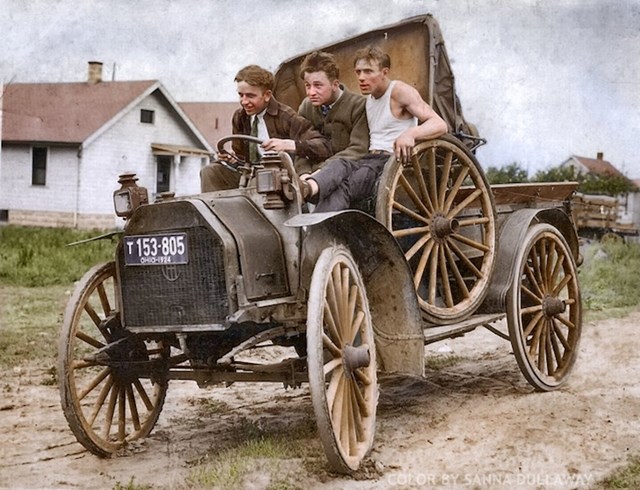 Tri prijatelja voze auto, Ohio, 1924.