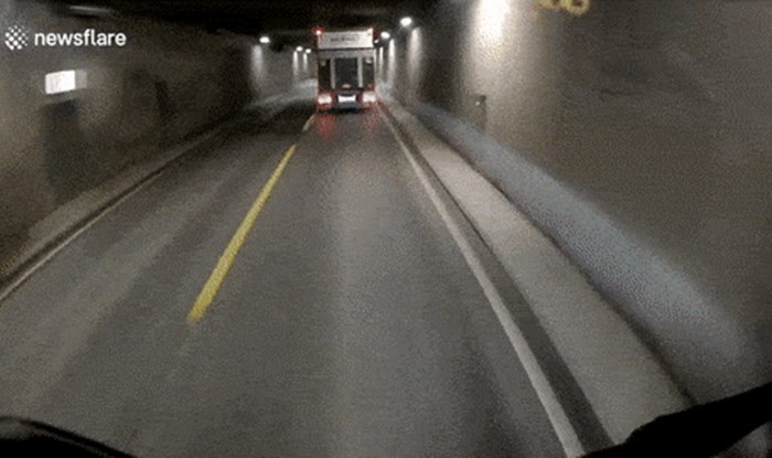 Vozač kamiona je u tunelu snimio nevjerojatnu scenu koja je mogla jako loše završiti