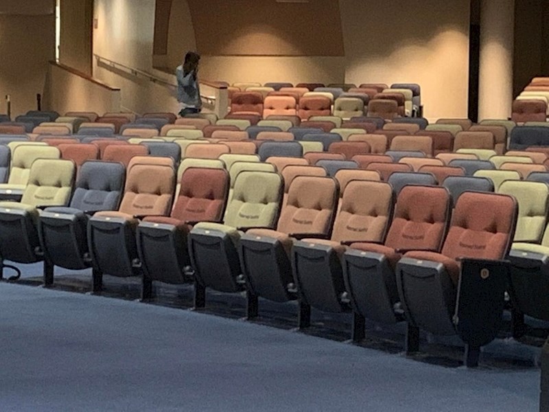 Ove stolice stvarno žele da sjedite na njima.