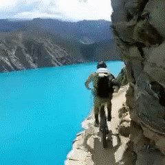 Uzeli su bicikle i vozili se po strašnoj stazi koja bi većinu ljudi poslala u bolnicu