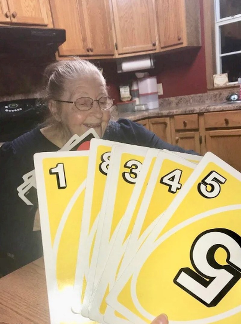 Baka im je sve lošije vidjela pa su jedino rješenje bile ove ogromne karte.