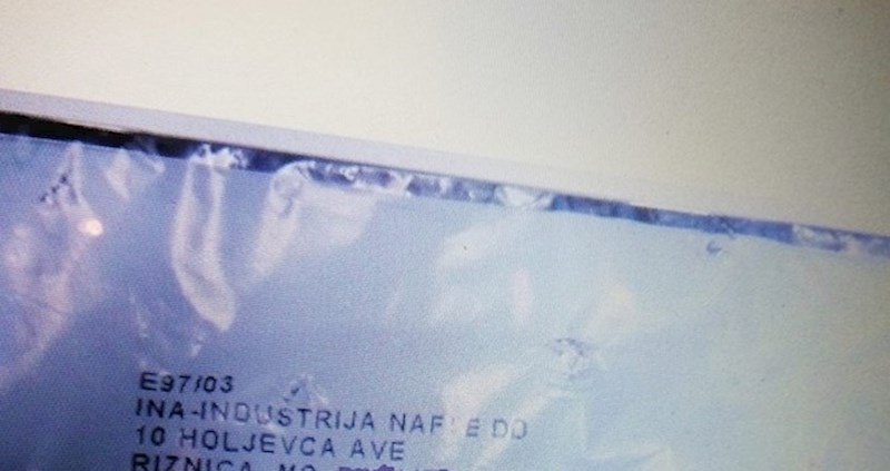 Poštar je bio jako zbunjen kad je vidio ovaj paket koji je stigao iz inozemstva, pogledajte adresu koja je pisala