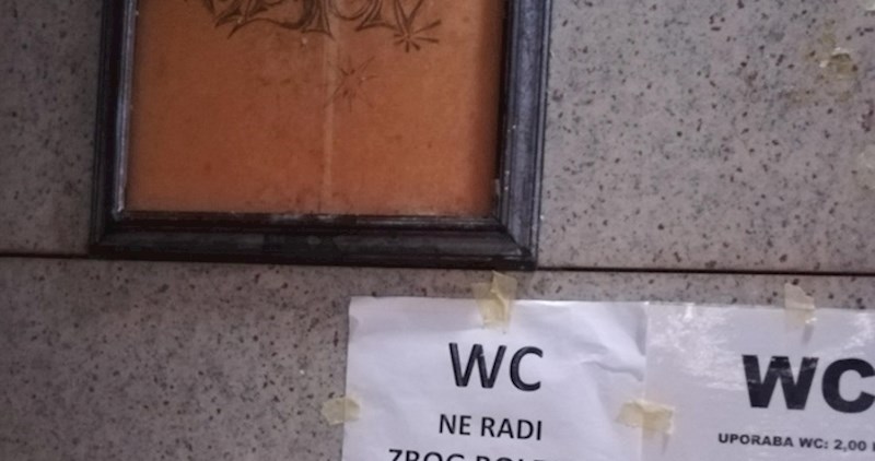Ljude je na ulazu u WC dočekala čudna poruka, pogledajte zbog čega nije radio